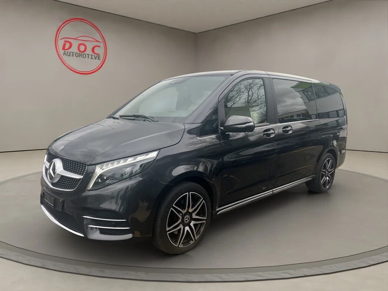 Mercedes V 300 d lang AMG 8s Line Avantgarde 4 Matic